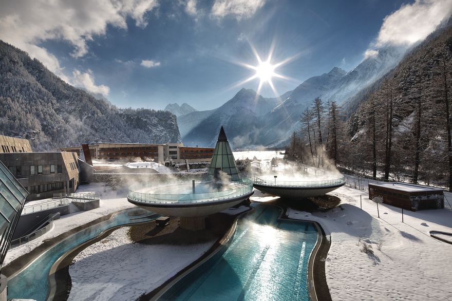 Aqua Dome im Winter Therme inmitten der Tiroler Bergwelt. © AQUA DOME - Tirol Therme Längenfeld, 