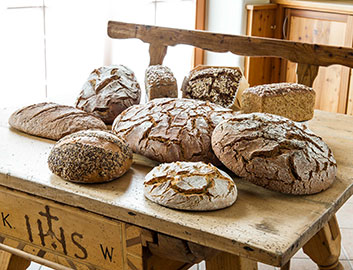 Brot vom Mauracherhof aus dem Oberösterreichischen Sarleinsbach steht für 100% biologische Brotspezialitäten. andares.at