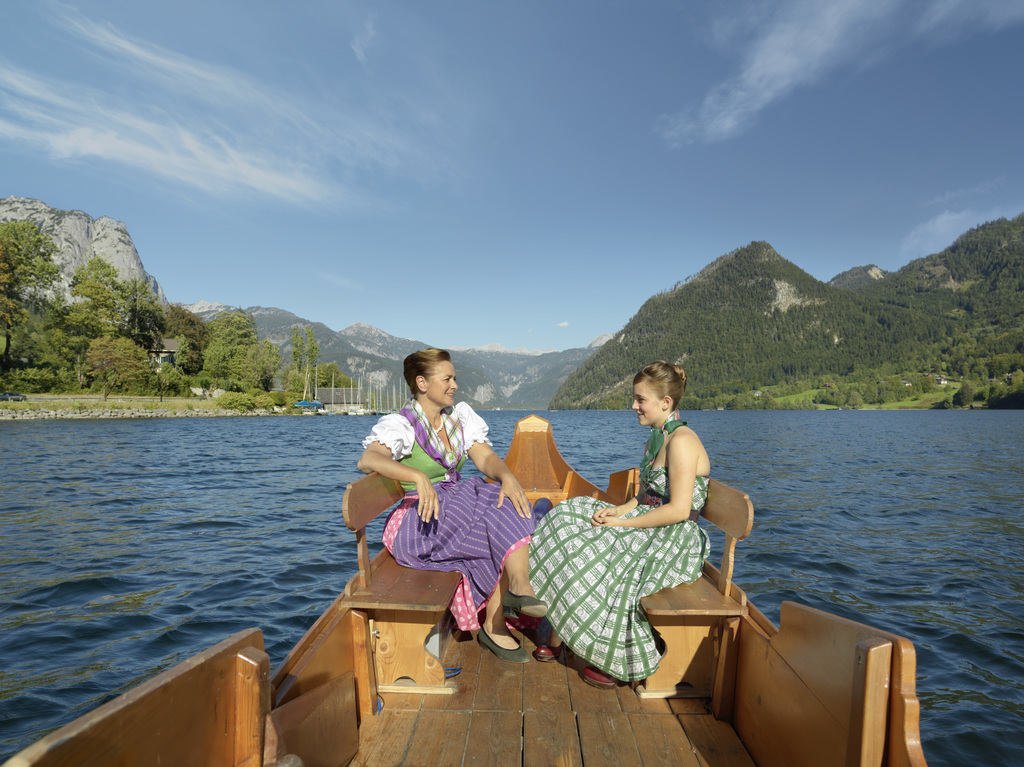 Dirndl Grundlsee © Österreich Werbung, Fotograf: Peter Burgstaller