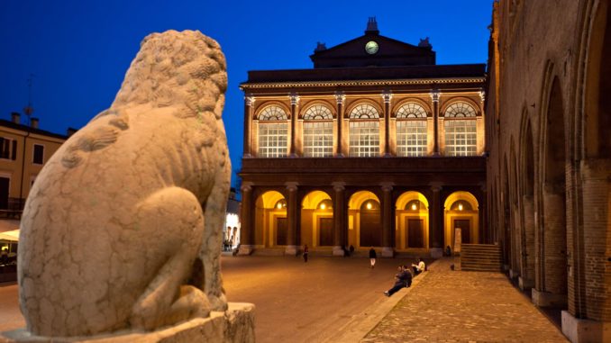 Piazza_cavour_notturna_different_take_2-min